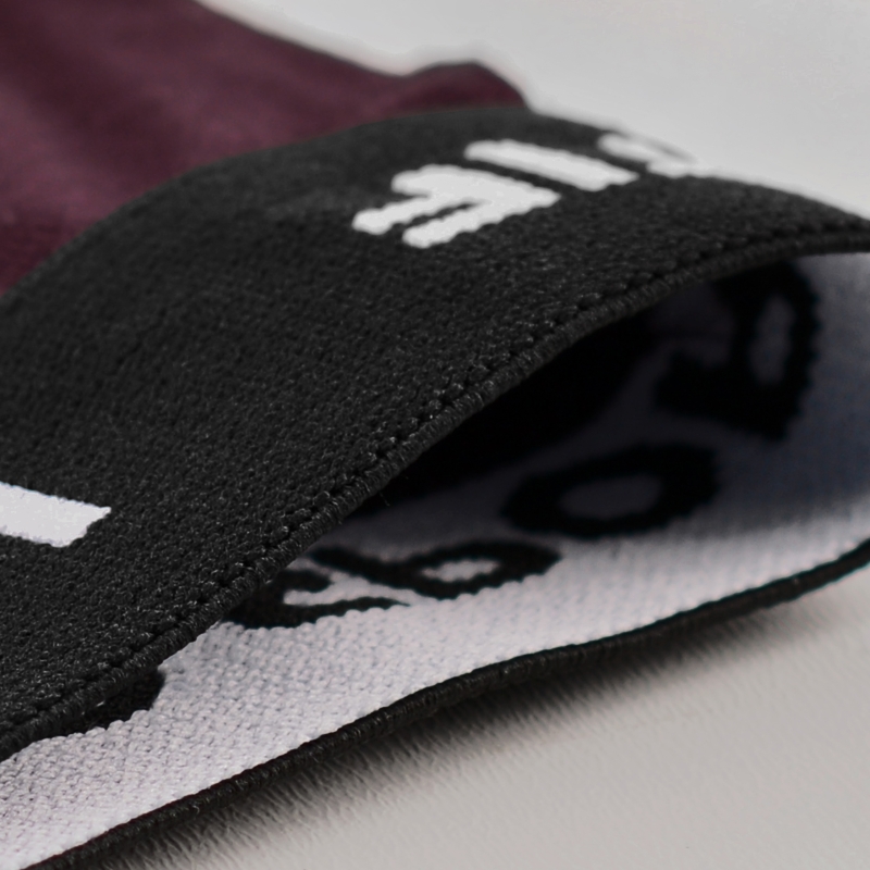 Zbliżenie czarnej gumy Le Coq Sportif