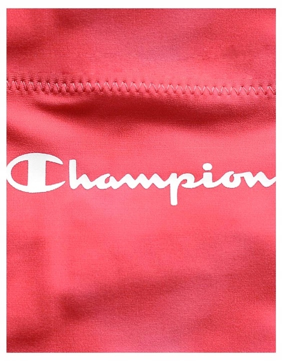 Logo Champion na topie kąpielowym