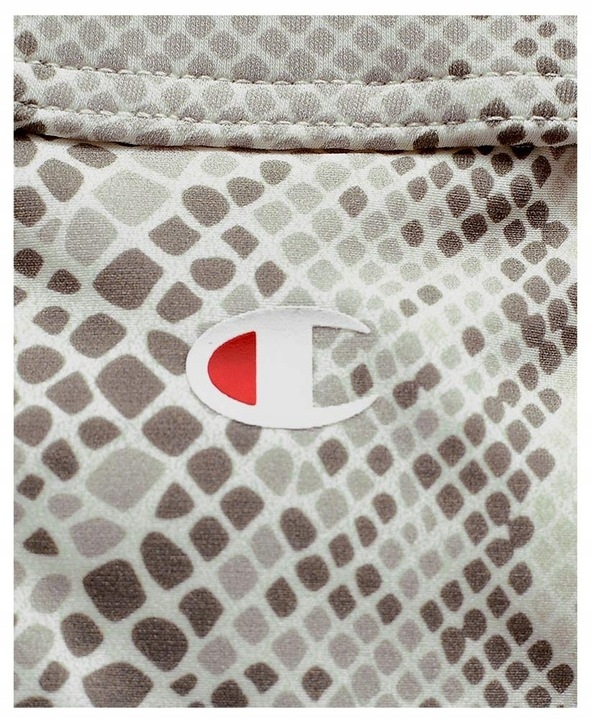 Białe logo Champion na tle skóry węża