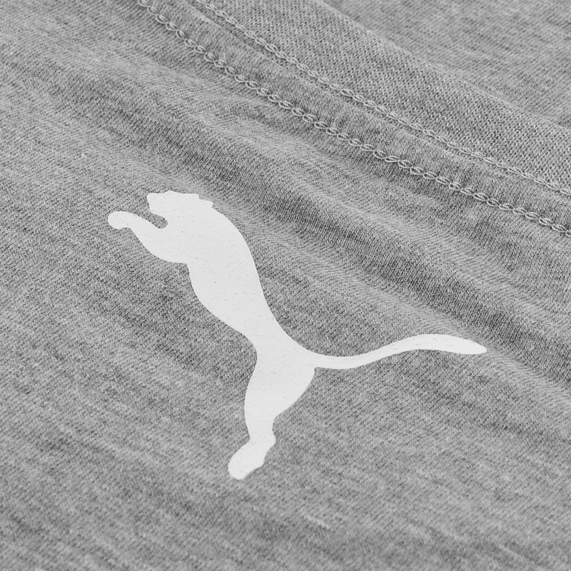 Zbliżenie na logo Puma na plecach T-Shirtu