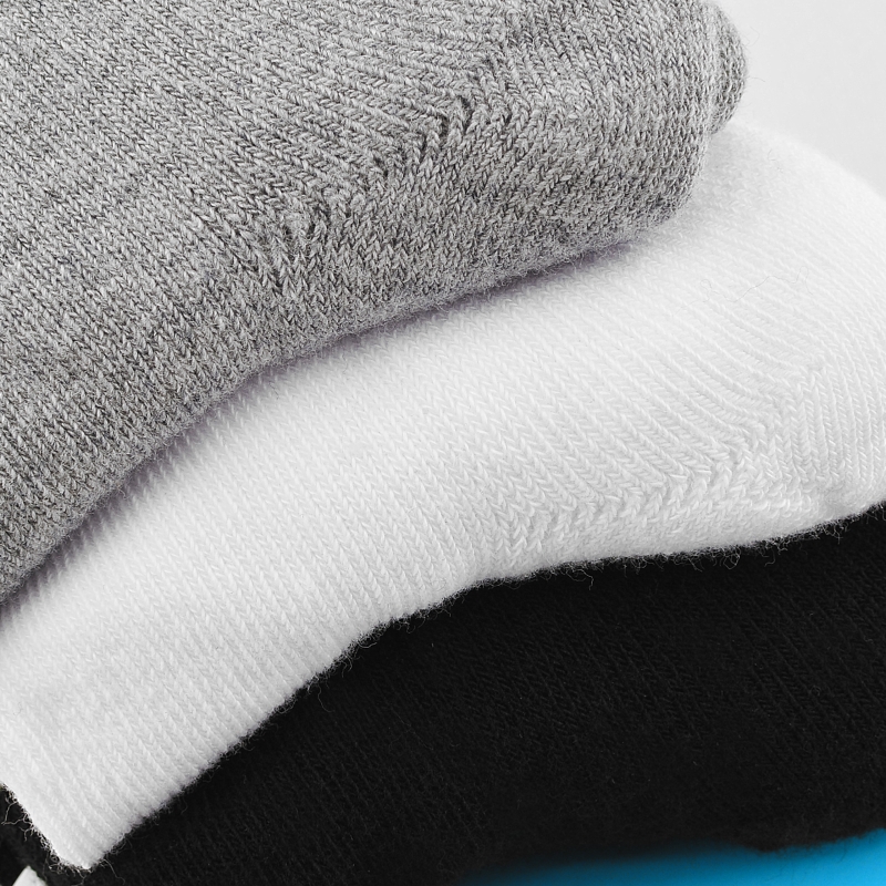 Zbliżenie materiału długich skarpet Scotch and Soda