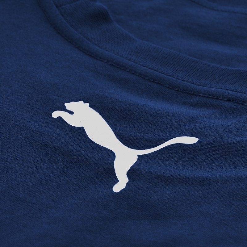 Zbliżenie na logo Puma na plecach T-Shirtu