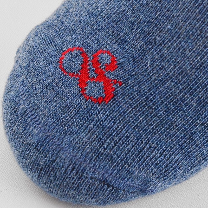 Zbliżenie na wzór skarpet Scotch Soda