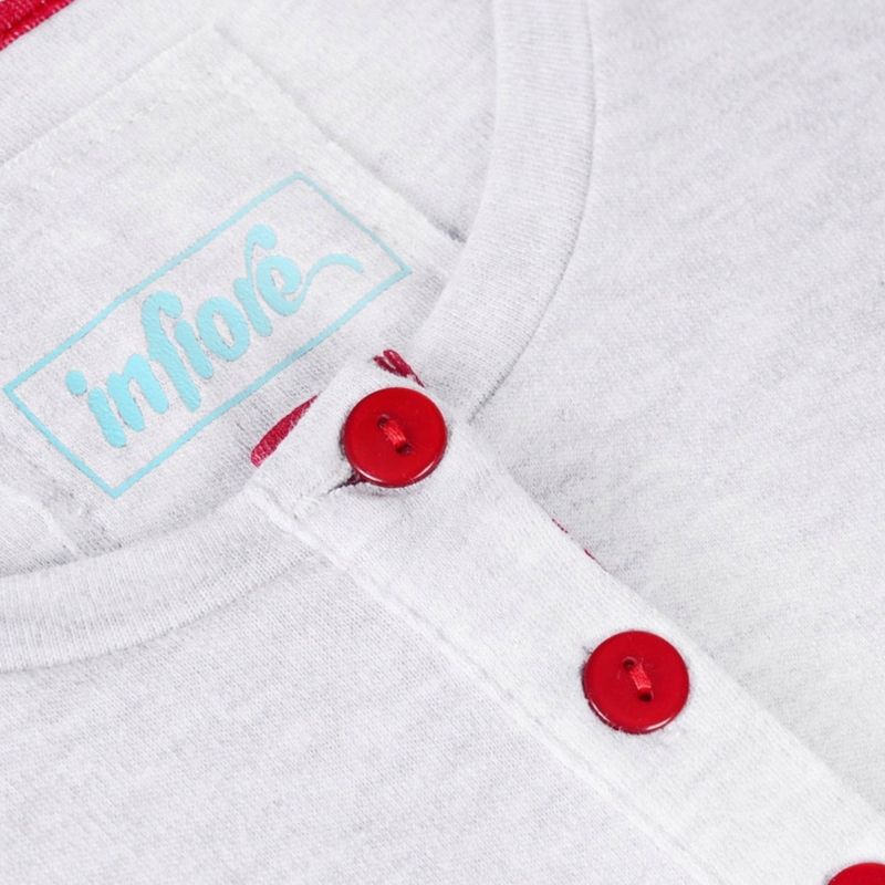 Zbliżenie na guziki piżamy damskiej Infiore