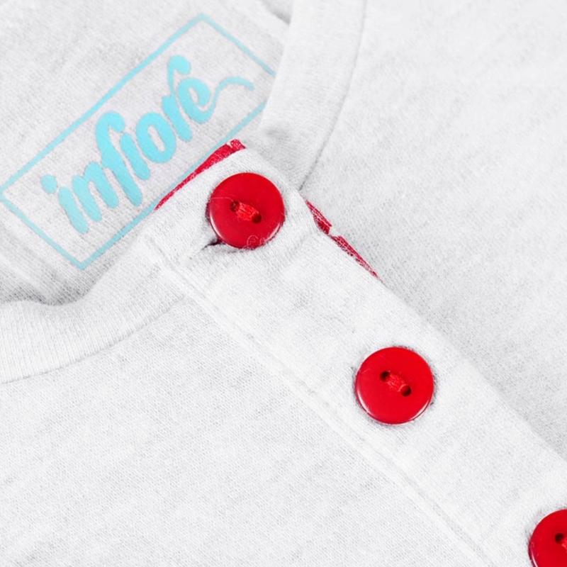 Zbliżenie na guziki piżamy damskiej Infiore