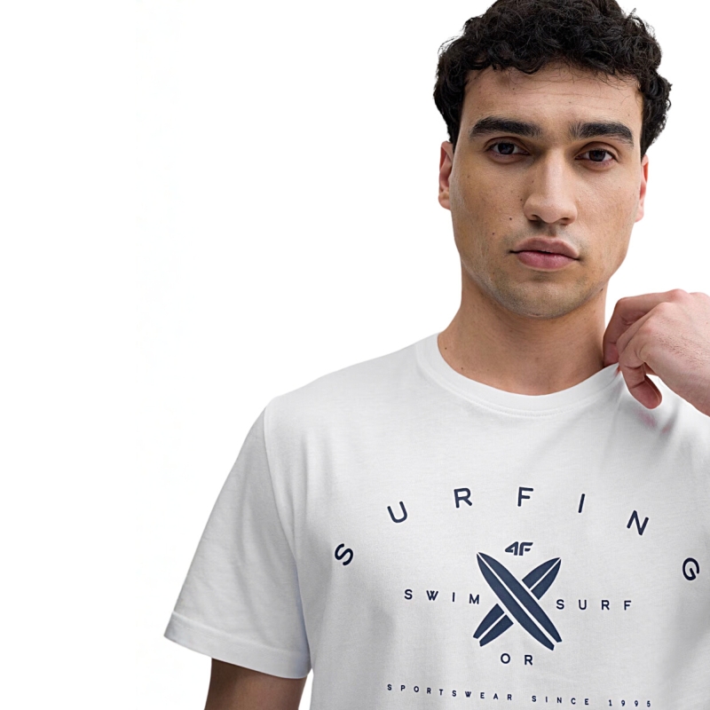 Biała koszulka męska 4F na modelu