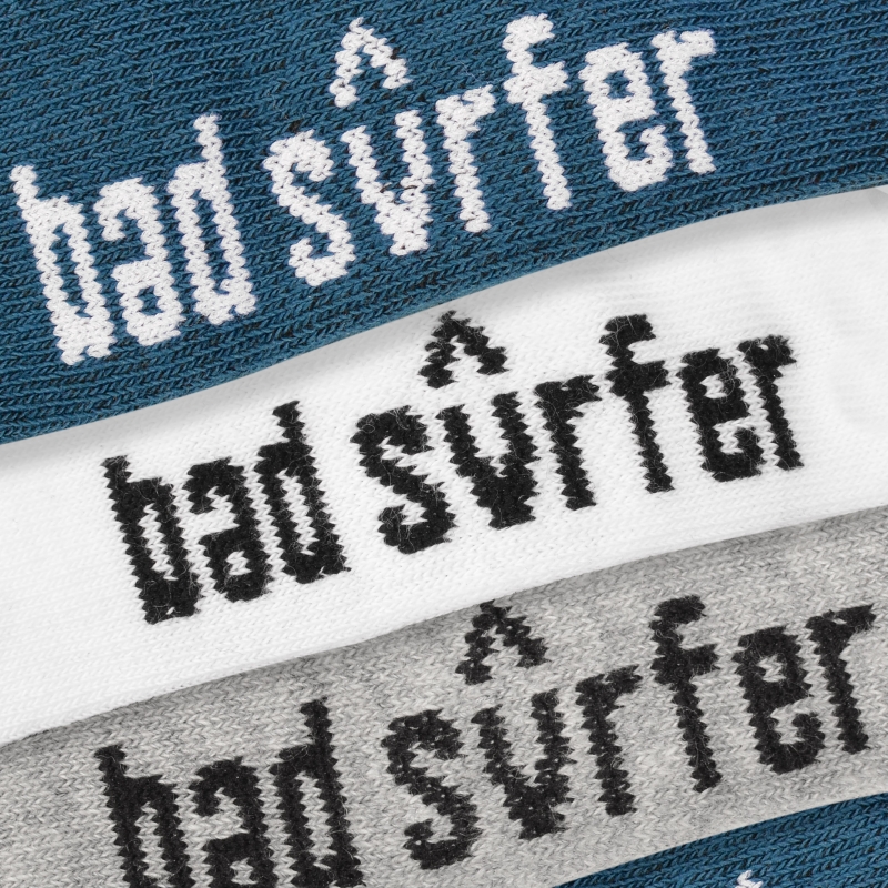 Haftowane logo Bad Surfer na stopkach w różnych kolorach