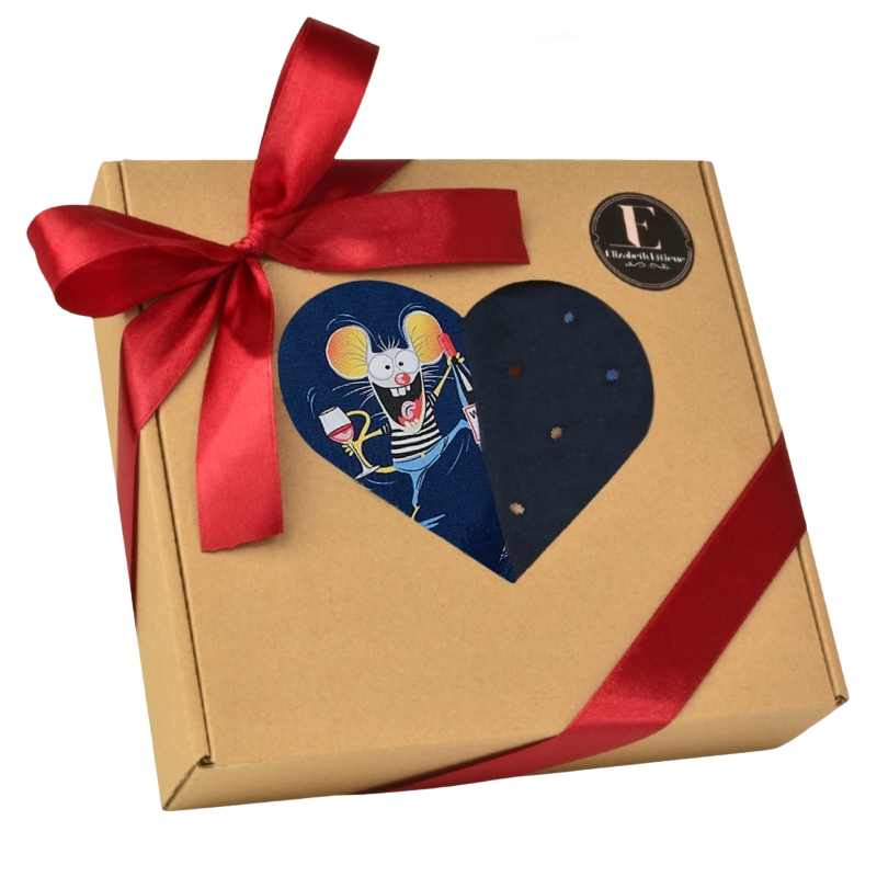 Pudełko prezentowe Cornette – opakowanie z sercem i kokardą.