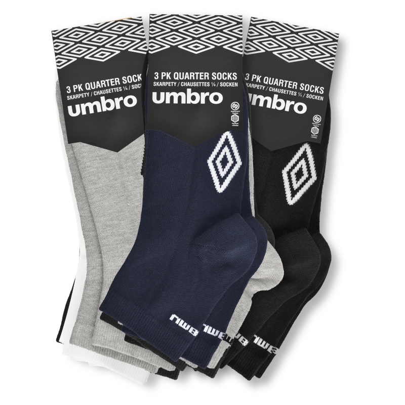 Opakowania skarpet Umbro Quarter w kolorze szarym, granatowym i czarnym