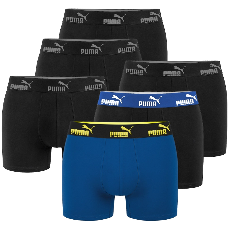 Złożone bokserki PUMA w kolorze czarnym i granatowym.